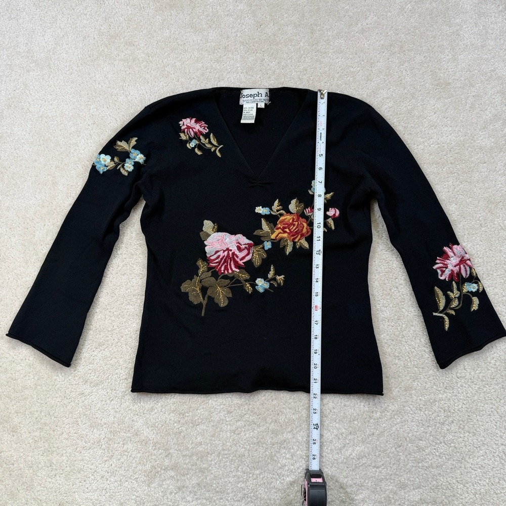 Vintage Joseph A.  V-Neck Floral Embroidered Sweater Womens Large Black Roll Hem - Picture 3 of 10